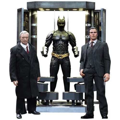 1:6 Batman : The Dark Knight - Batman Armoury with Bruce Wayne & Alfred Set MMS236 Hot Toys (LAST CHANCE)