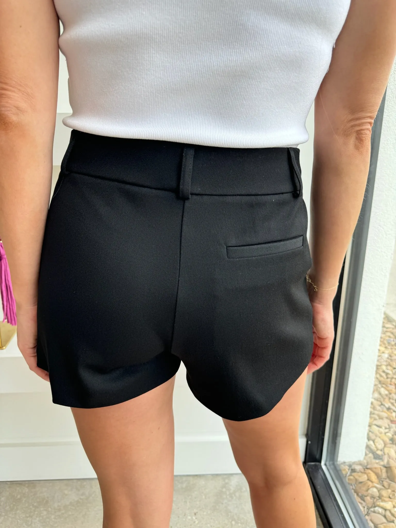 Black Molly Short