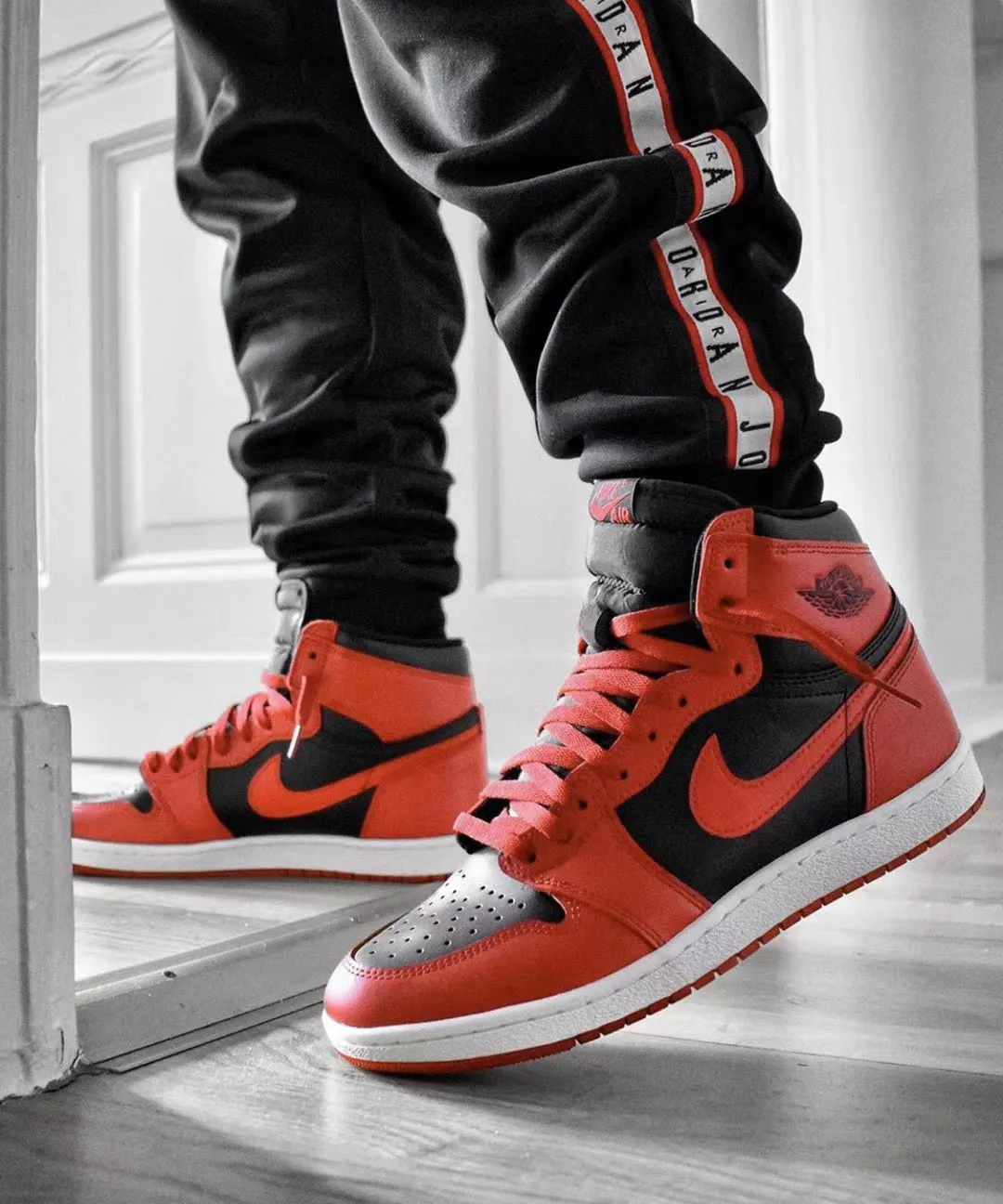 CE - AJ1 Invert black and red