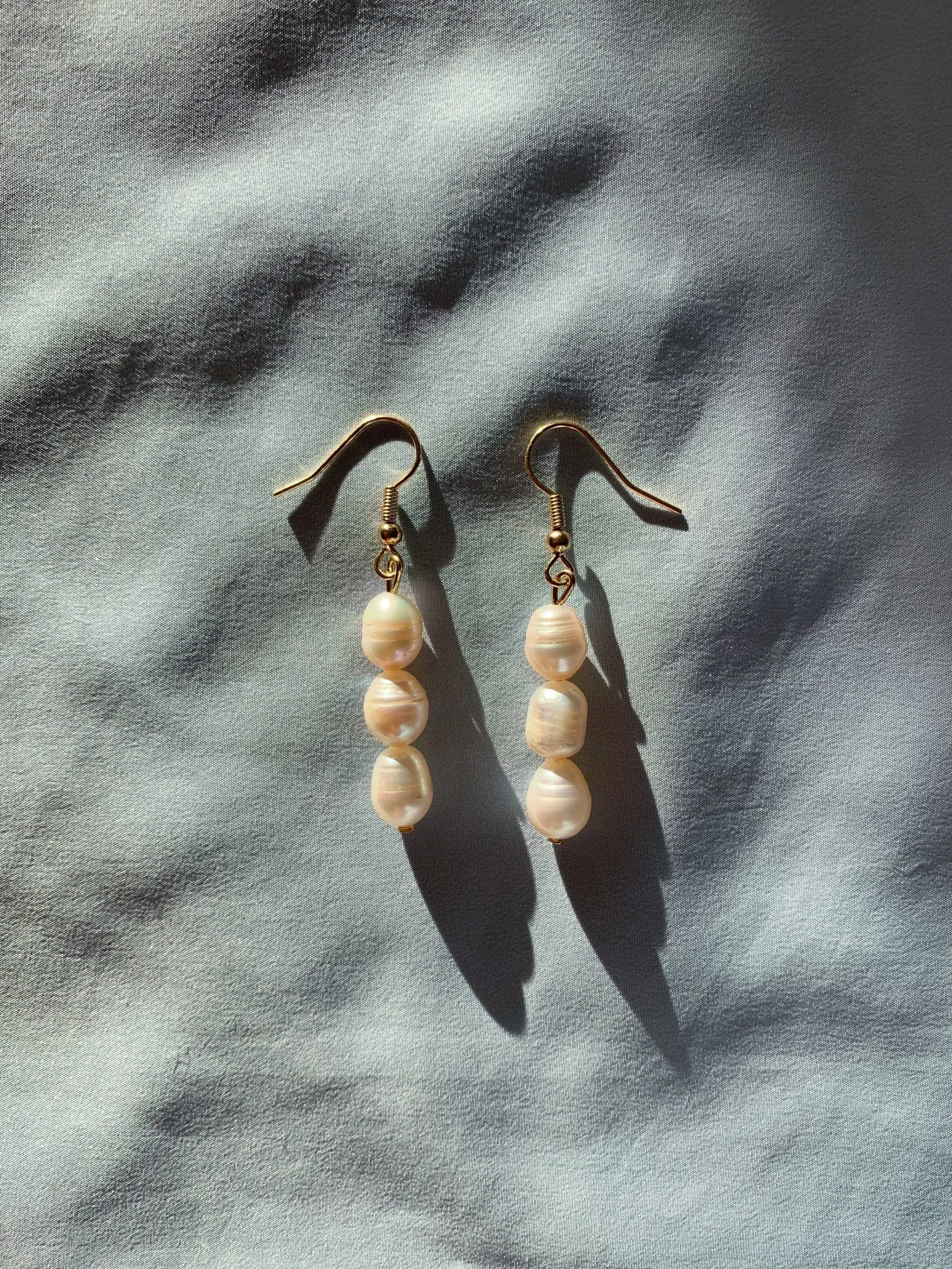 Drops White Earrings