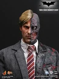 HOT TOYS THE DARK KNIGHT: TWO FACE / HARVEY DENT 1/6 Scale Action Figure - MMS81