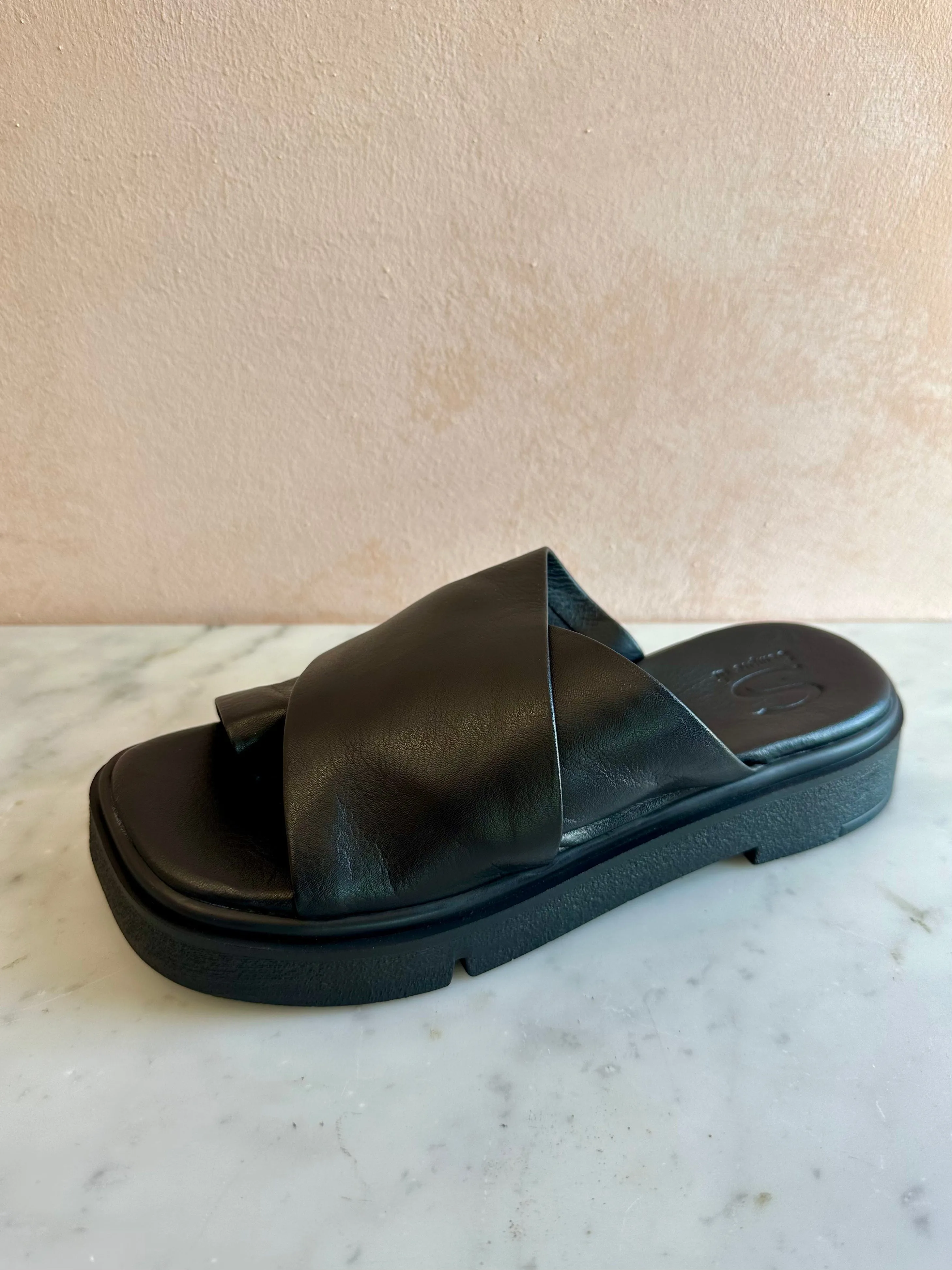 Sempre Di - Black Chunky Slide