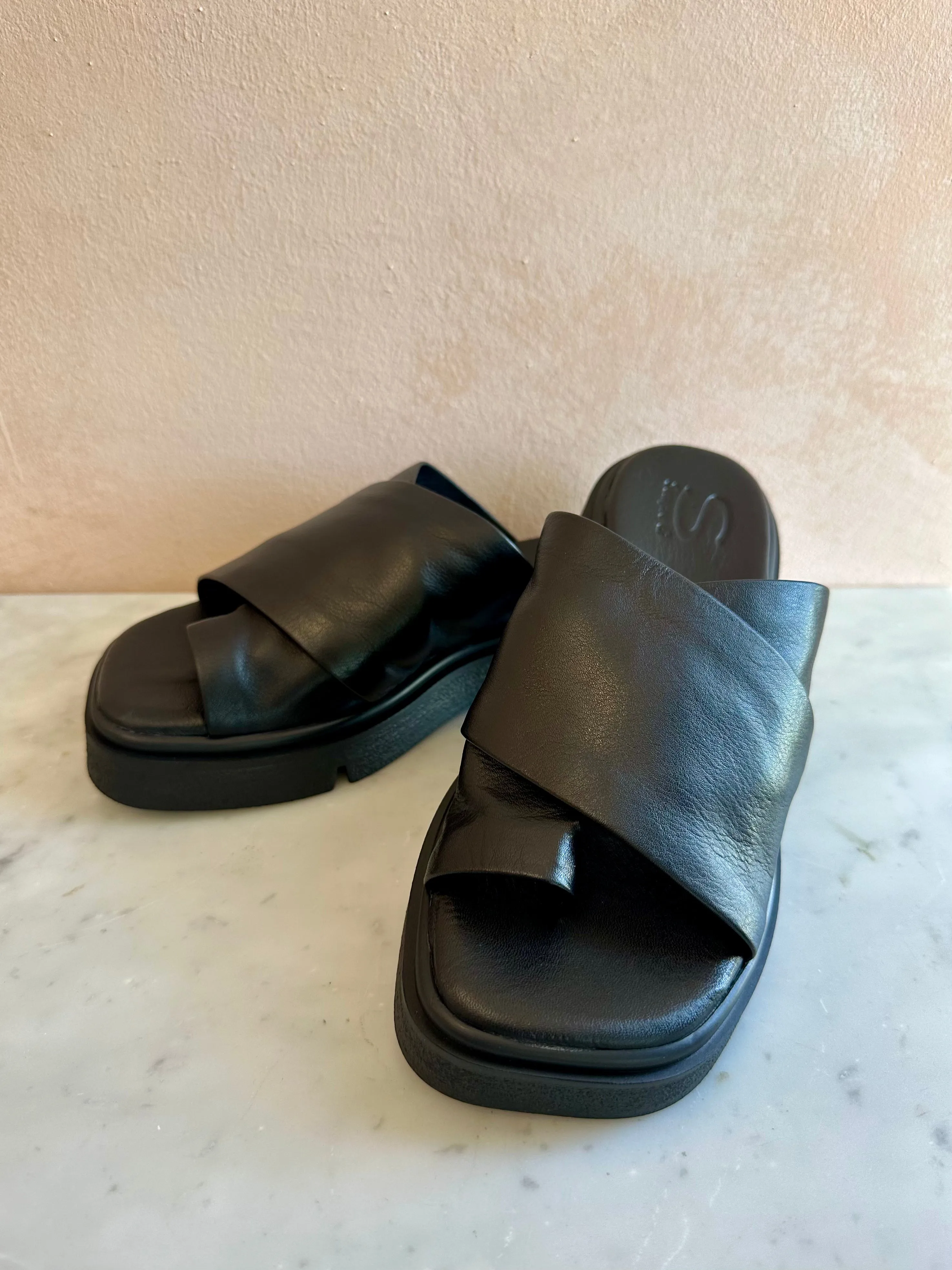 Sempre Di - Black Chunky Slide