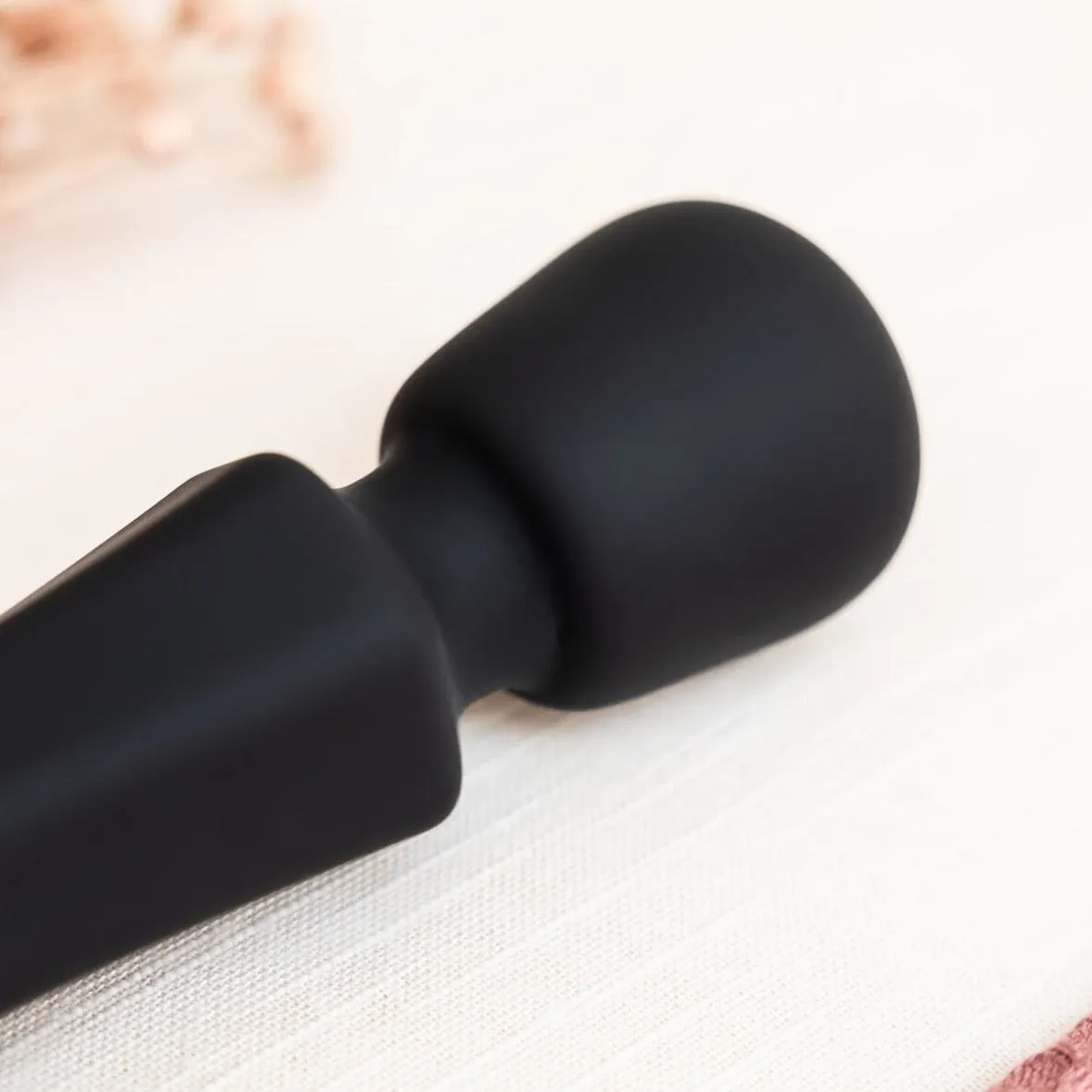 Tulsi | Strong, Rumbly & Versatile Wand Vibrator