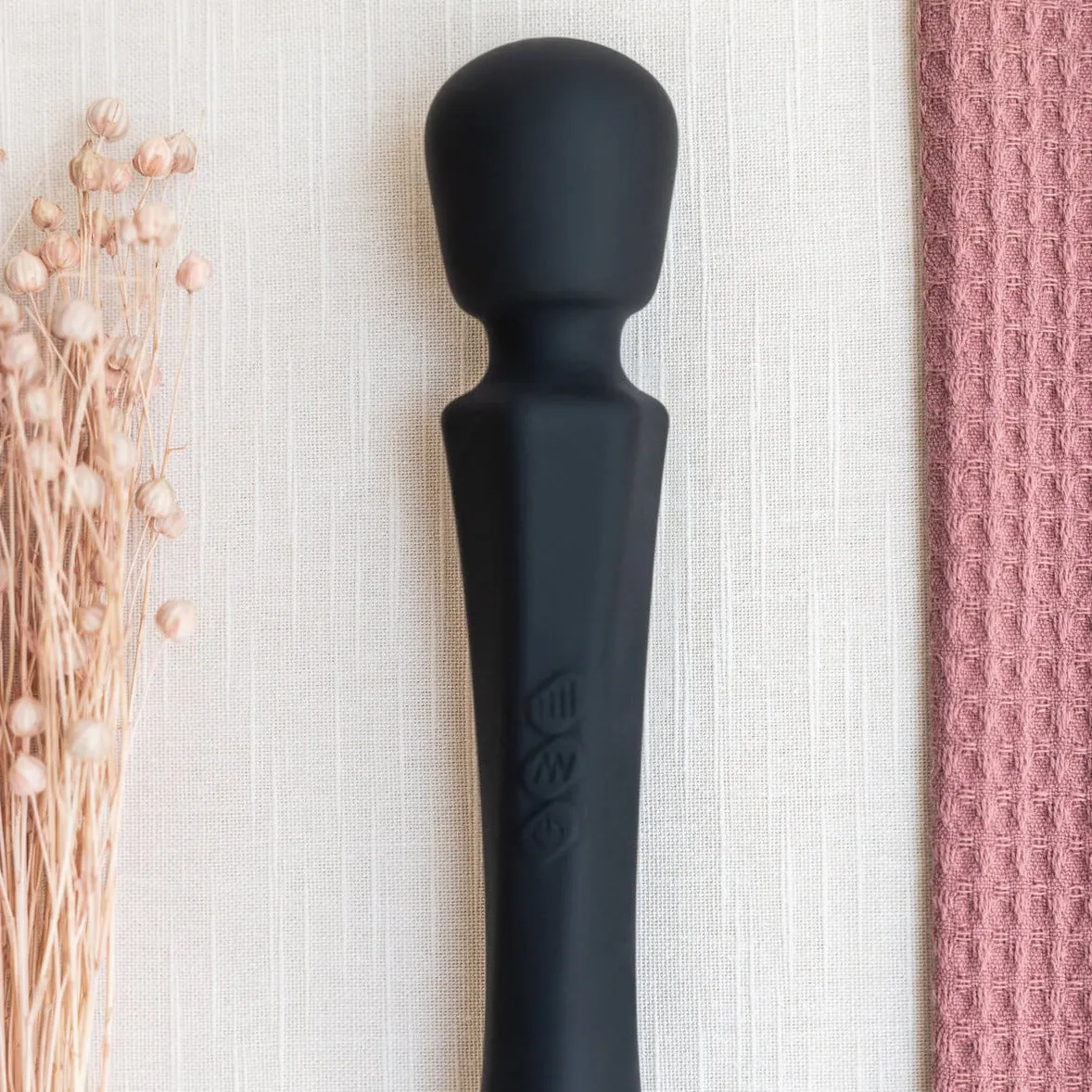 Tulsi | Strong, Rumbly & Versatile Wand Vibrator