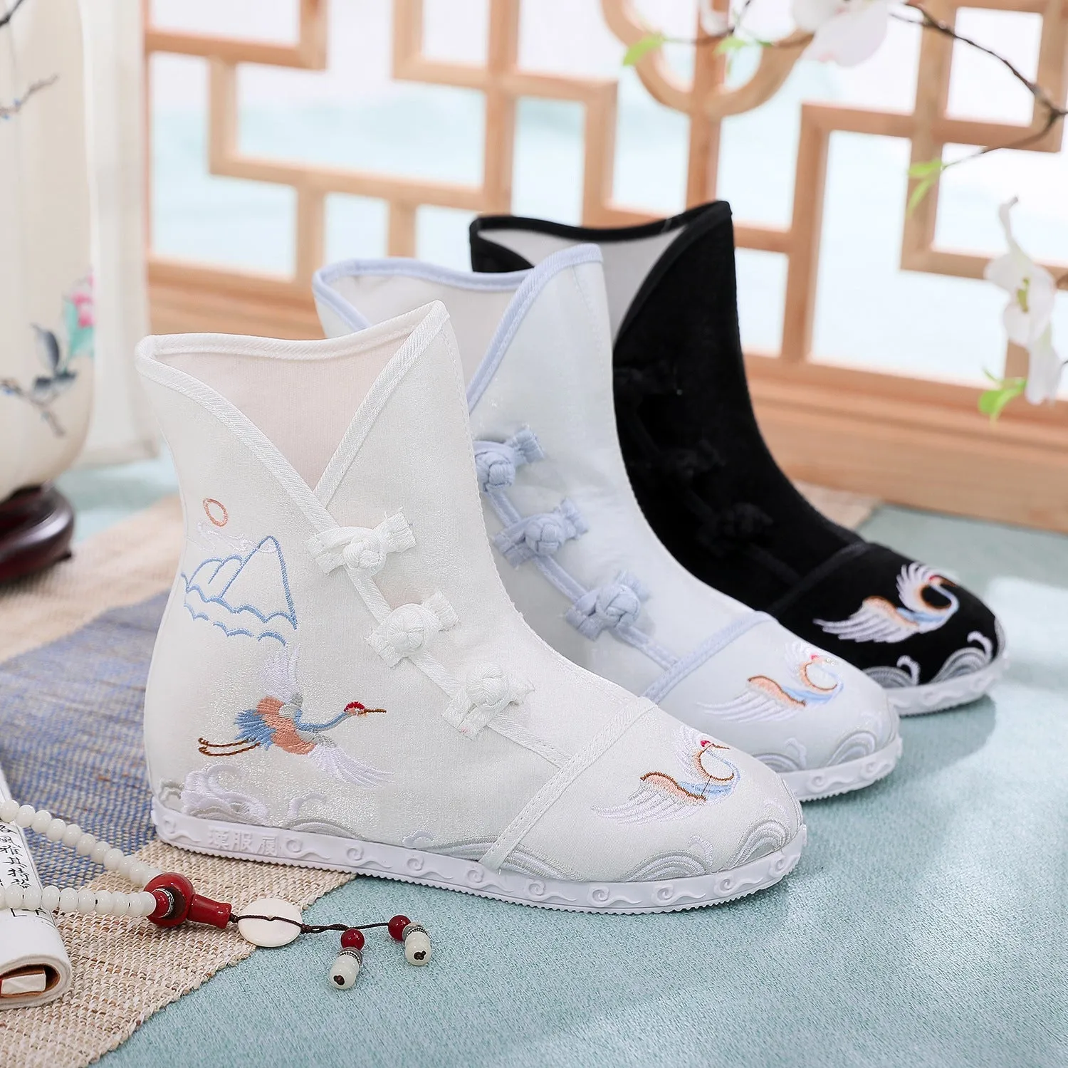 Women's Embroidered Height Increasing Insole Ethnic Style Boots