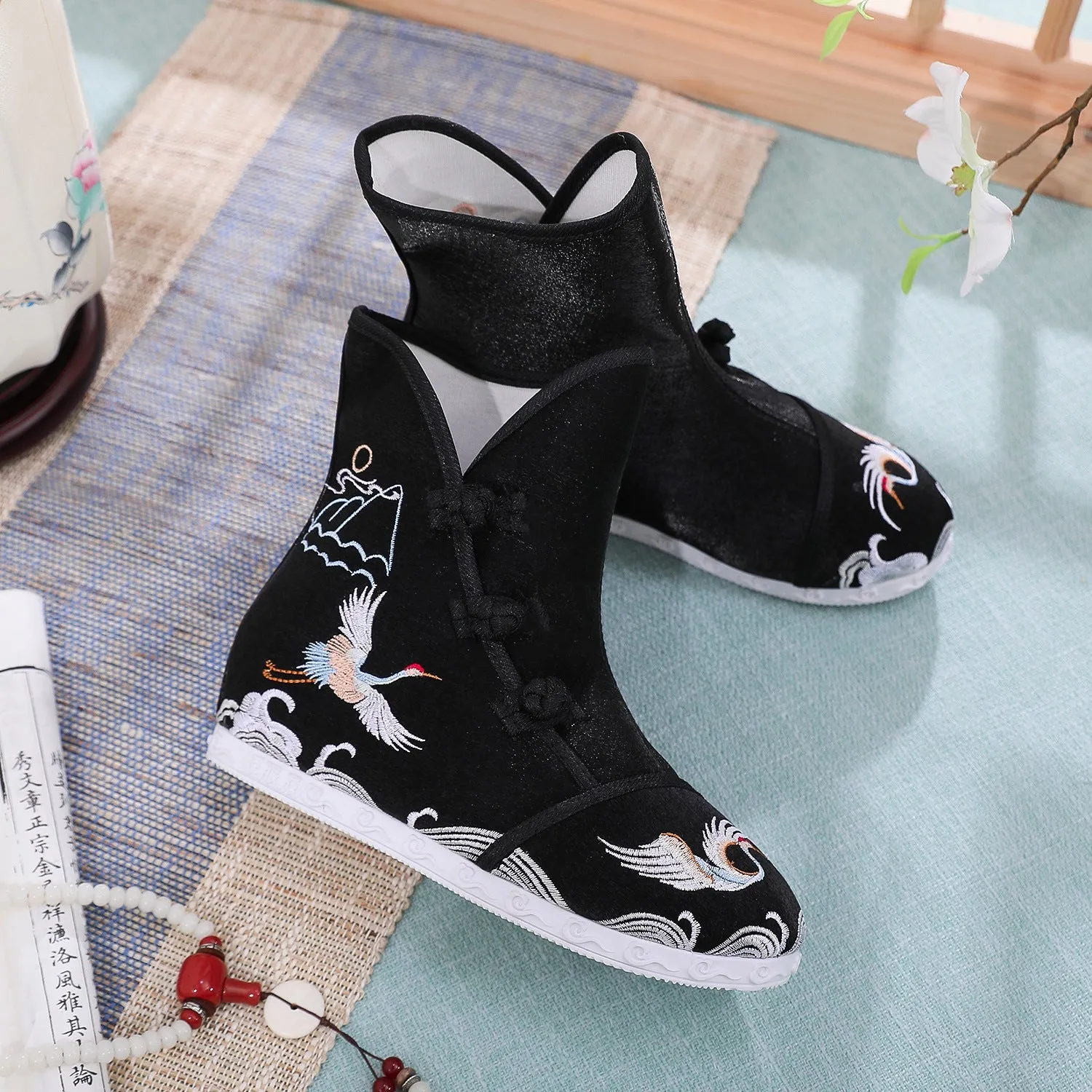 Women's Embroidered Height Increasing Insole Ethnic Style Boots