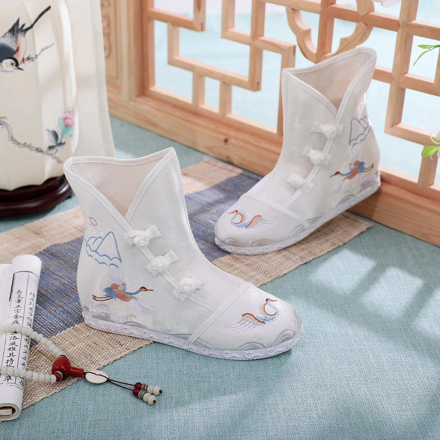 Women's Embroidered Height Increasing Insole Ethnic Style Boots